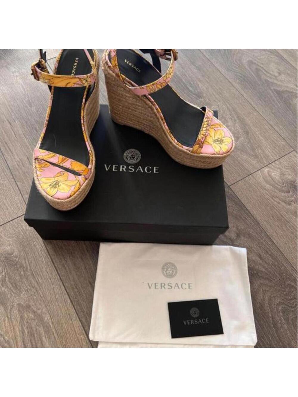 Versace Women's Pink and Yellow Espadrillβ